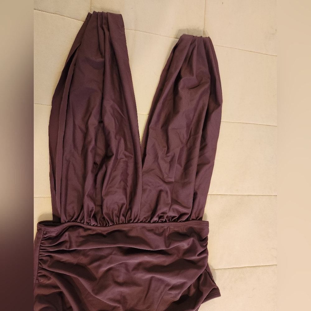 NWT Cupshe Brown One Piece Swimsuit Ruched V-Neck Size Med Vacation Resortwear - Picture 11 of 12